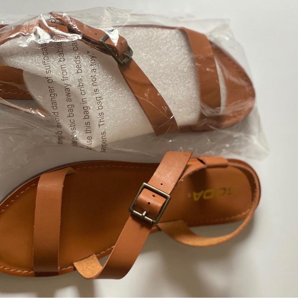 🚨BRAND NEW! Tan Flat Sandals!